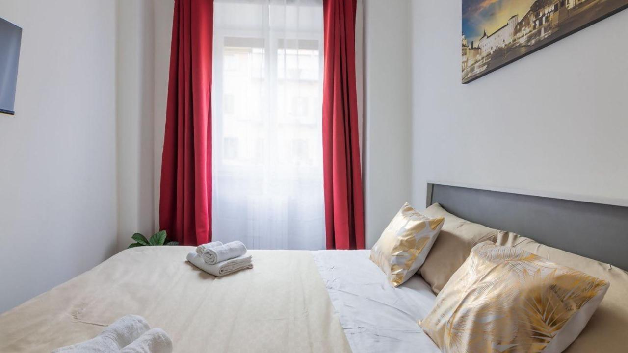 Porta Nuova Centro Elegante Suite Con Wifi Turin Bagian luar foto