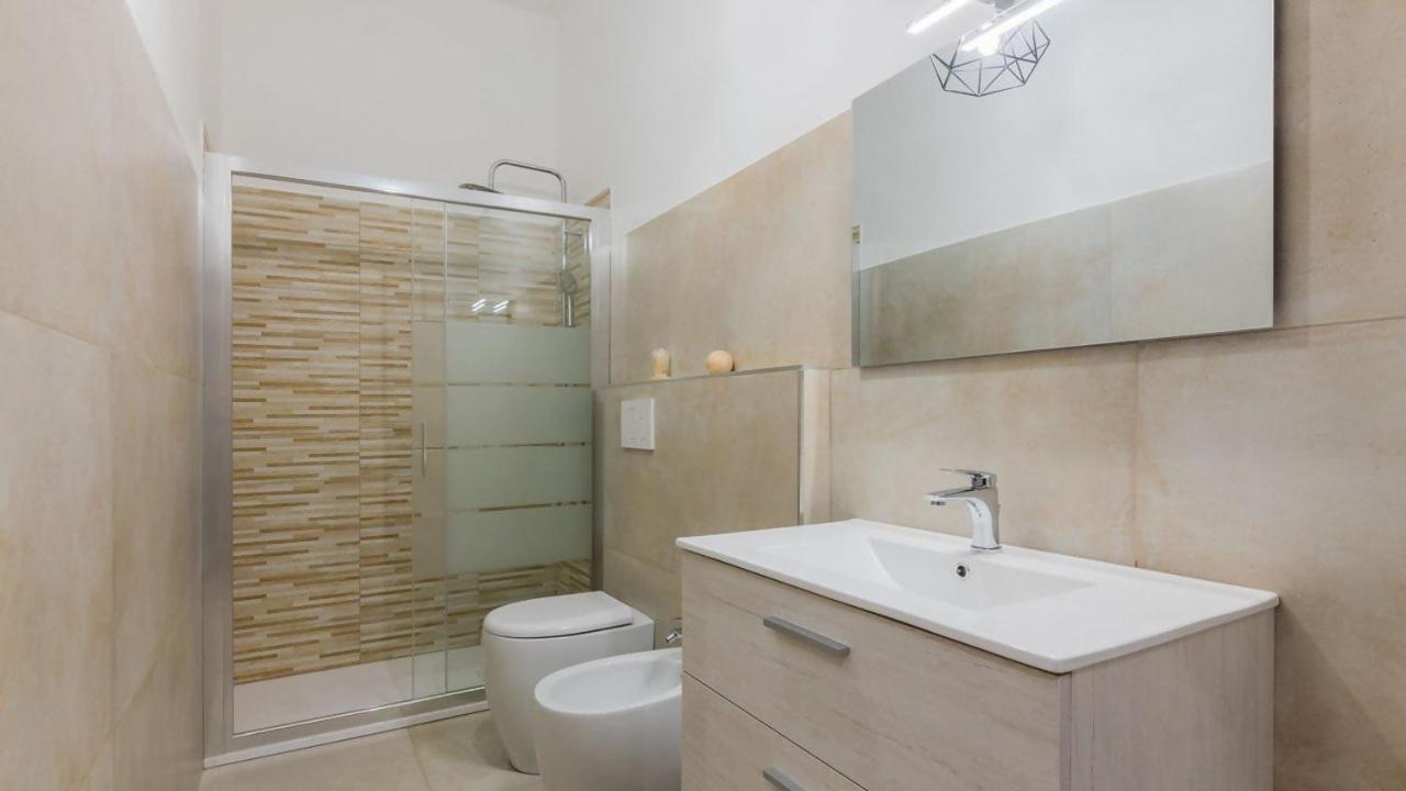 Porta Nuova Centro Elegante Suite Con Wifi Turin Bagian luar foto