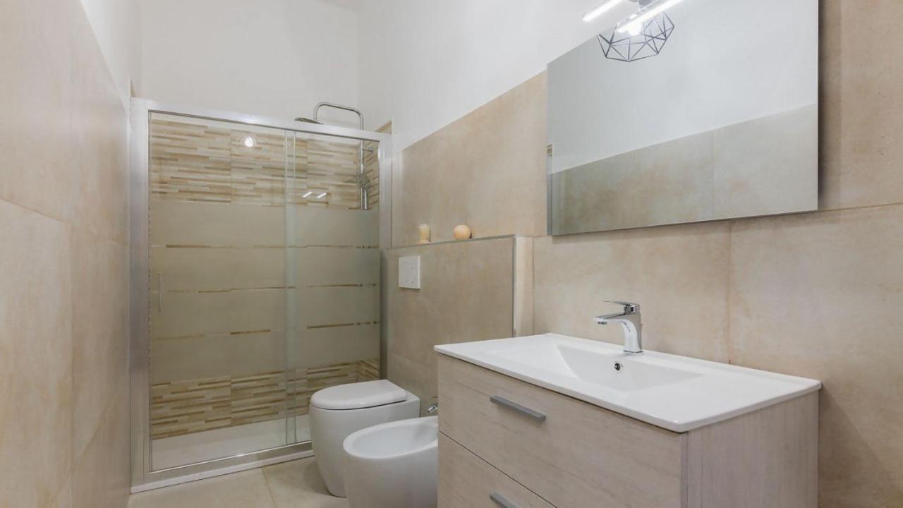 Porta Nuova Centro Elegante Suite Con Wifi Turin Bagian luar foto